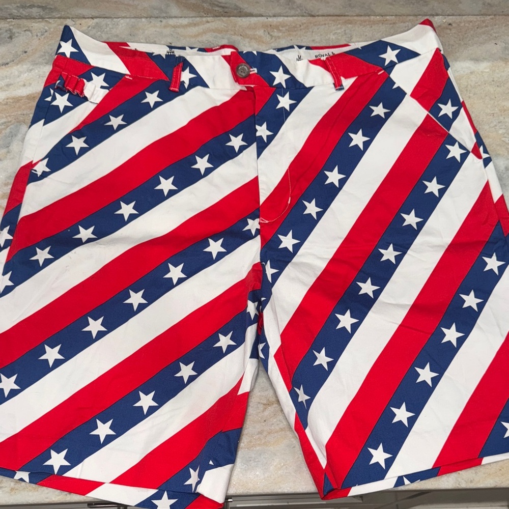MENS ROYAL AND AWESOME PATRIOTIC SHORTS NWOT SIZE 40 AMAZING
